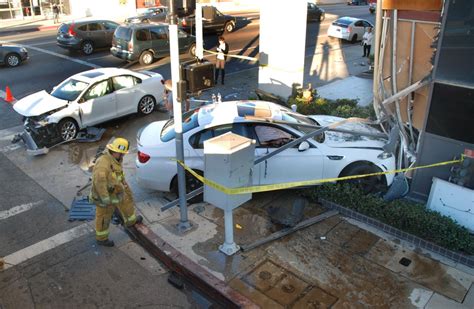 Car crashes into building in Hollywood